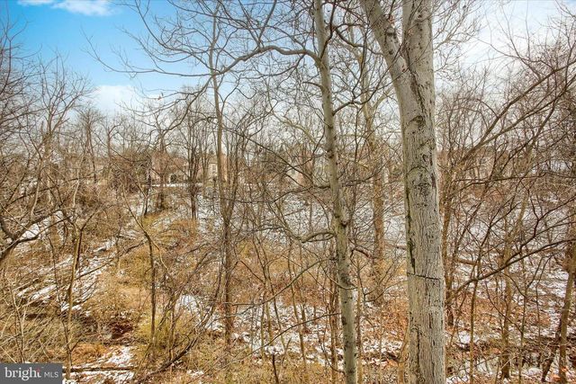 220 FOREST OAK LN, Harrisburg, PA 17110