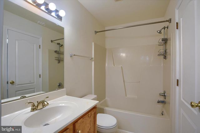 220 FOREST OAK LN, Harrisburg, PA 17110