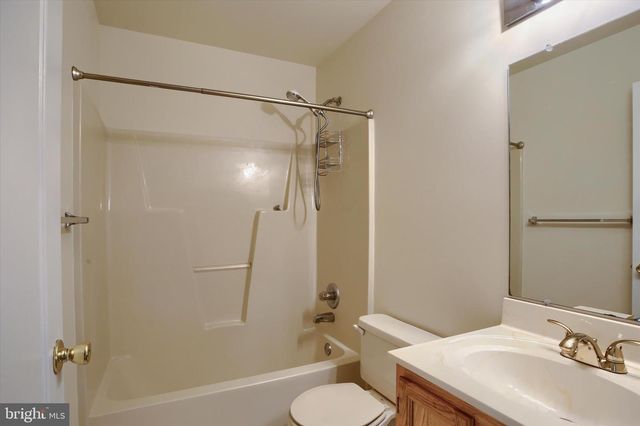 220 FOREST OAK LN, Harrisburg, PA 17110