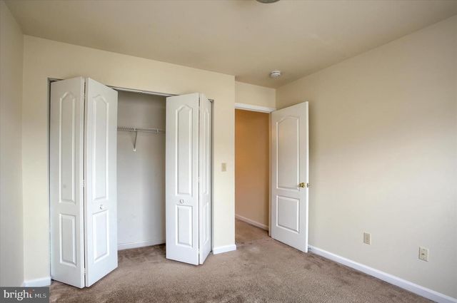 220 FOREST OAK LN, Harrisburg, PA 17110