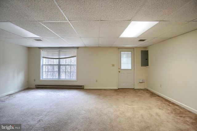 220 FOREST OAK LN, Harrisburg, PA 17110