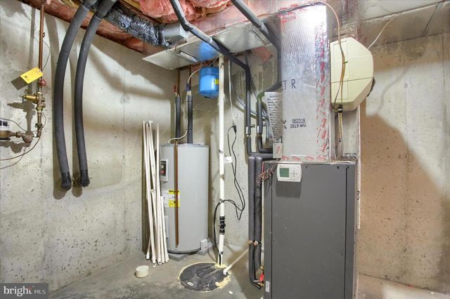 220 FOREST OAK LN, Harrisburg, PA 17110