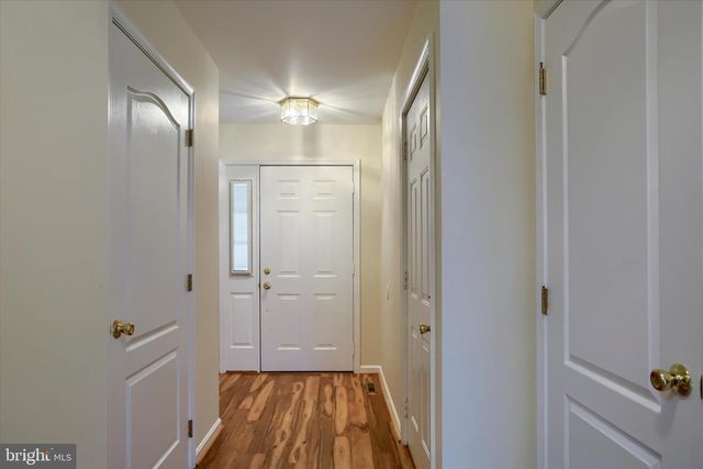 220 FOREST OAK LN, Harrisburg, PA 17110