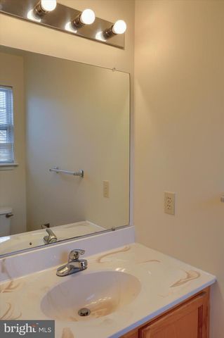 220 FOREST OAK LN, Harrisburg, PA 17110