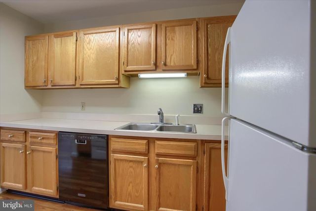 220 FOREST OAK LN, Harrisburg, PA 17110