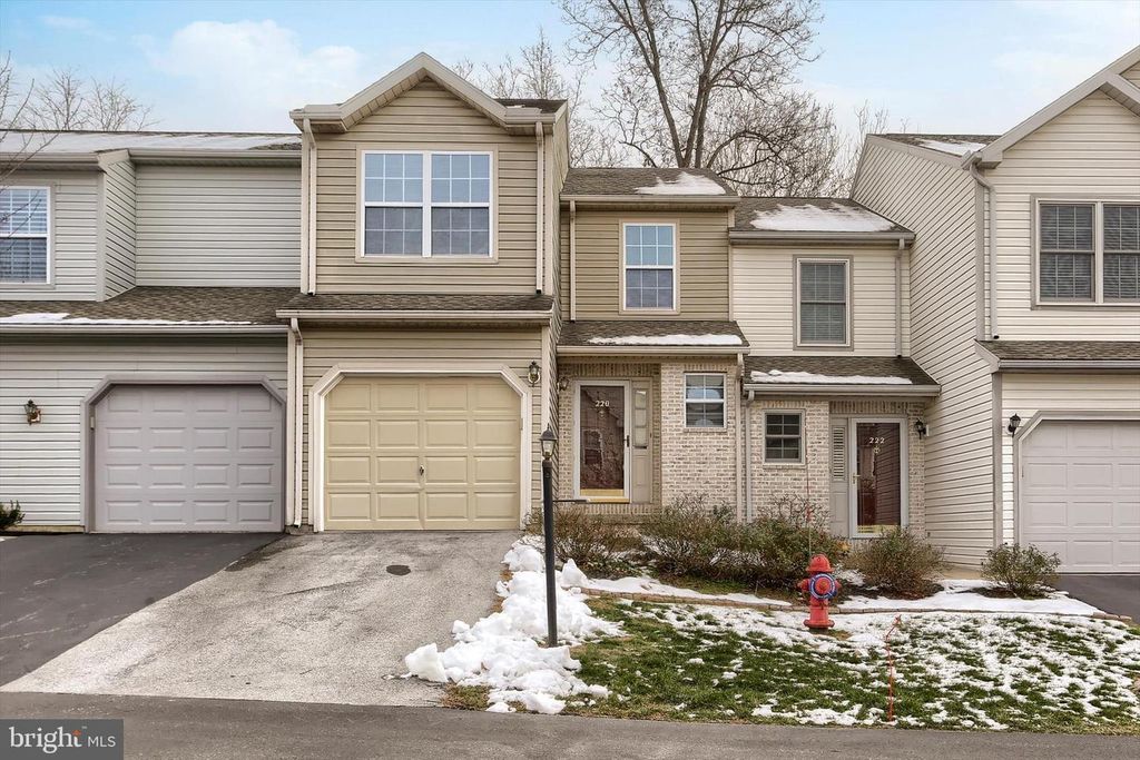 220 FOREST OAK LN, Harrisburg, PA 17110