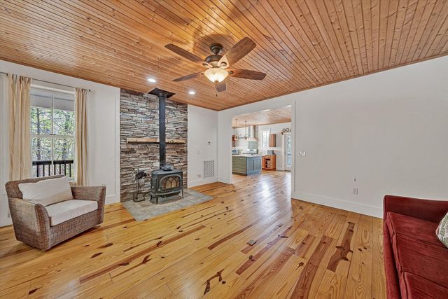 1307 Lakefield DR, Huddleston, VA 24104