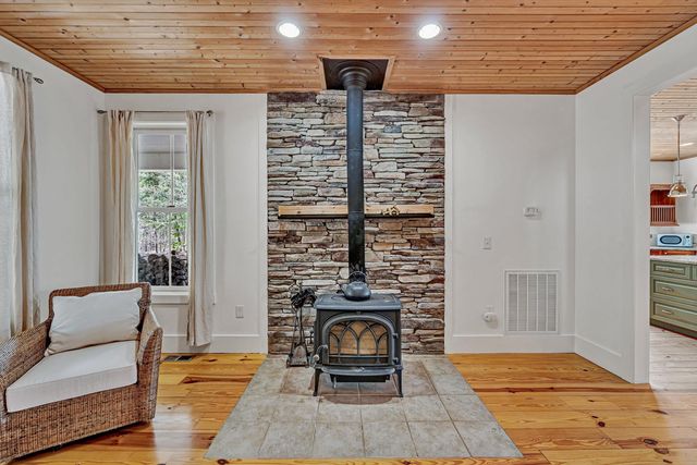 1307 Lakefield DR, Huddleston, VA 24104