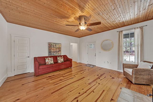 1307 Lakefield DR, Huddleston, VA 24104