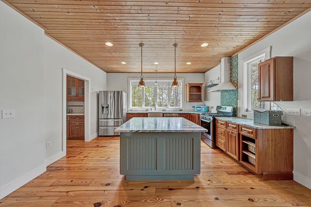 1307 Lakefield DR, Huddleston, VA 24104