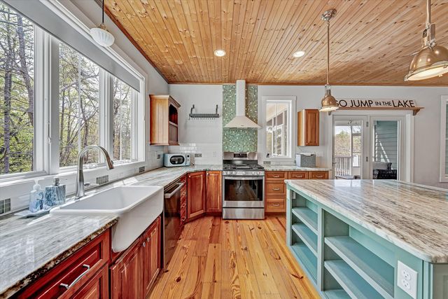 1307 Lakefield DR, Huddleston, VA 24104