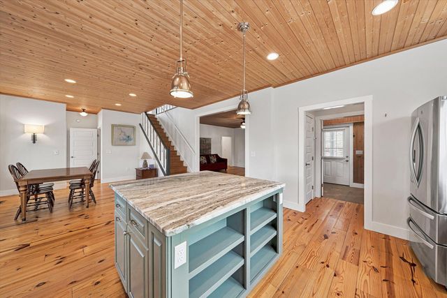 1307 Lakefield DR, Huddleston, VA 24104