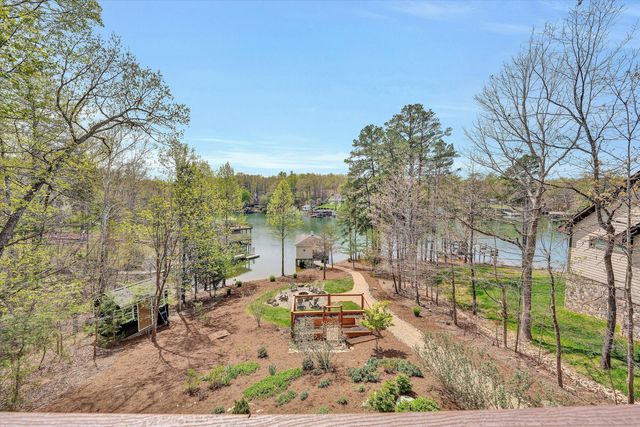 1307 Lakefield DR, Huddleston, VA 24104