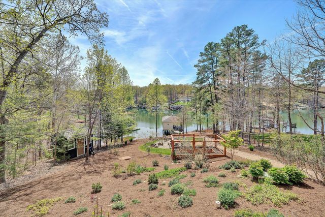 1307 Lakefield DR, Huddleston, VA 24104