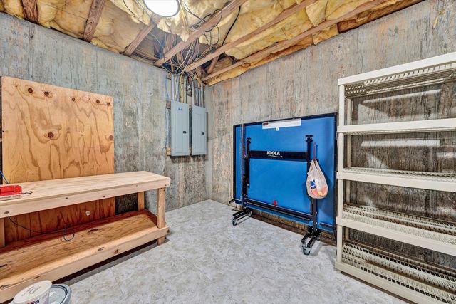 1307 Lakefield DR, Huddleston, VA 24104