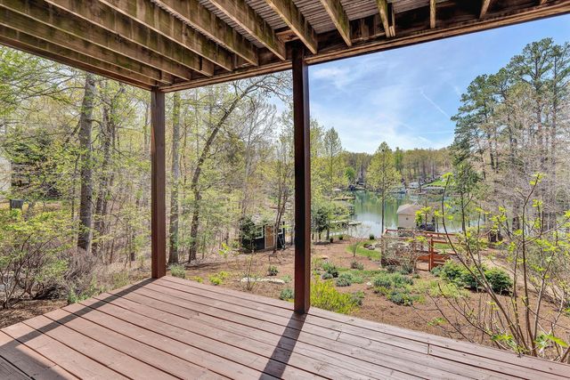 1307 Lakefield DR, Huddleston, VA 24104