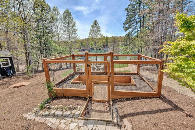 1307 Lakefield DR, Huddleston, VA 24104