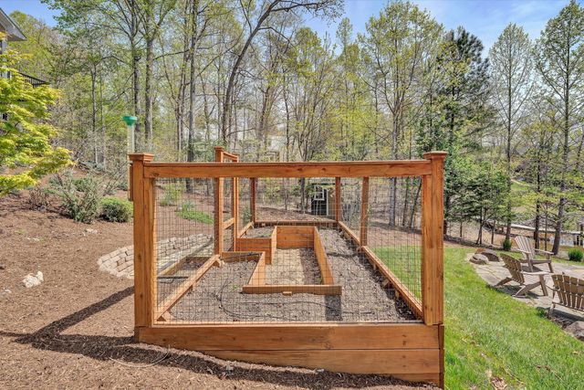 1307 Lakefield DR, Huddleston, VA 24104