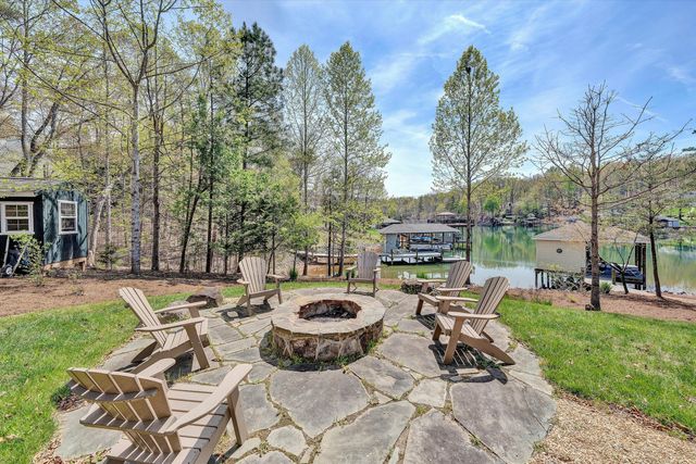 1307 Lakefield DR, Huddleston, VA 24104