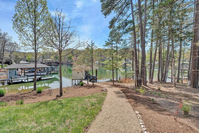 1307 Lakefield DR, Huddleston, VA 24104