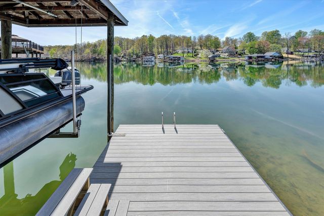 1307 Lakefield DR, Huddleston, VA 24104