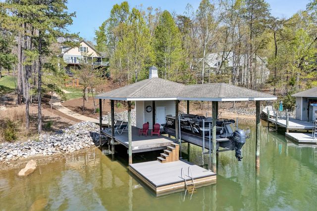 1307 Lakefield DR, Huddleston, VA 24104