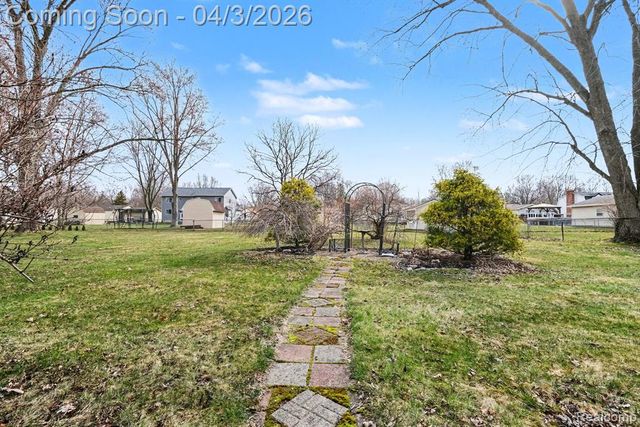 7377 Grandwood Drive, Swartz Creek, MI 48473