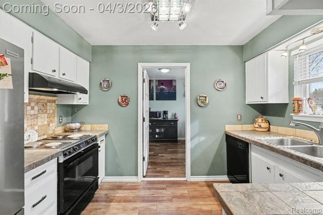 7377 Grandwood Drive, Swartz Creek, MI 48473