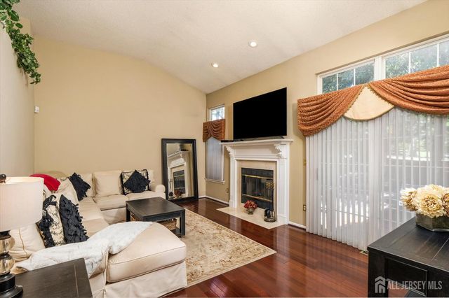 25 Cypress Point Lane, Monroe, NJ 08831