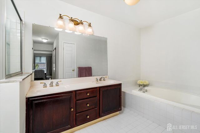 25 Cypress Point Lane, Monroe, NJ 08831