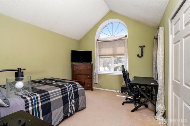 25 Cypress Point Lane, Monroe, NJ 08831