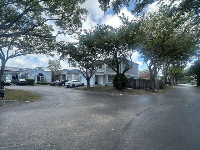 22316 SW 99th Ave, Cutler Bay, FL 33190