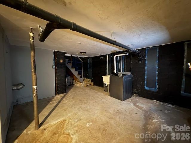 38 8th Avenue Drive SE, Hickory, NC 28602