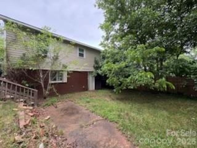 38 8th Avenue Drive SE, Hickory, NC 28602