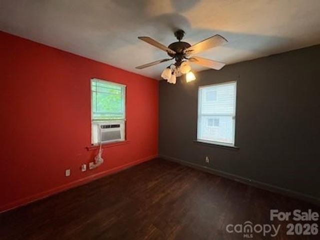 38 8th Avenue Drive SE, Hickory, NC 28602