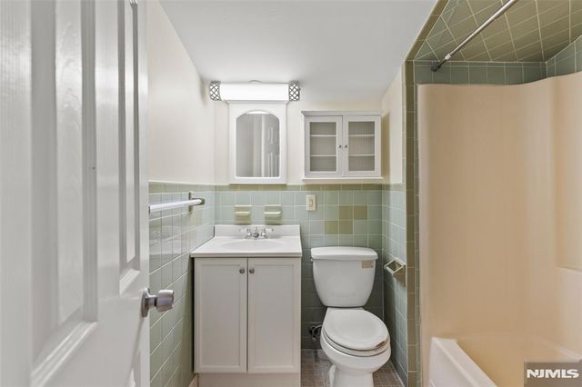 146 Main Street 3, Bloomingdale, NJ 07403