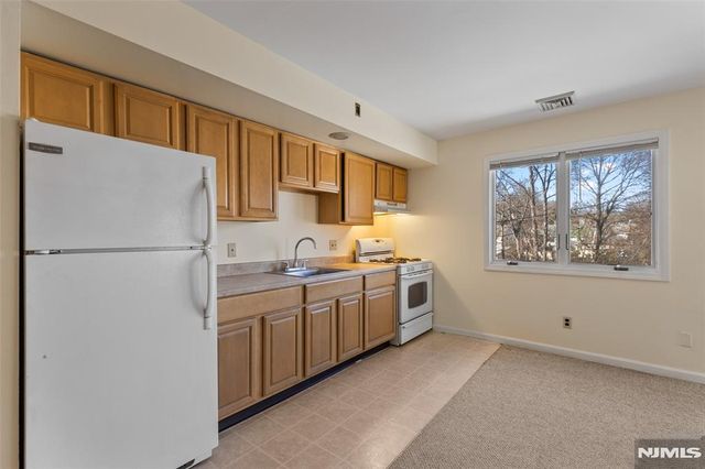 146 Main Street 3, Bloomingdale, NJ 07403