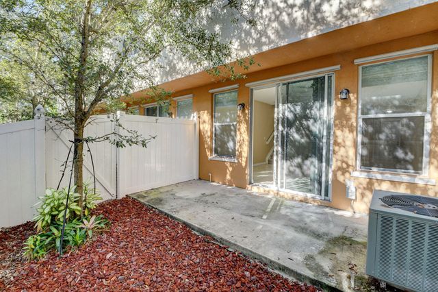 113 Hemingway Court, Palm Springs, FL 33461