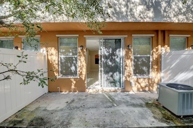 113 Hemingway Court, Palm Springs, FL 33461