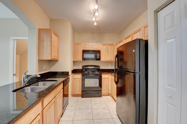 113 Hemingway Court, Palm Springs, FL 33461