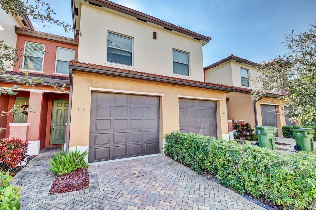 113 Hemingway Court, Palm Springs, FL 33461