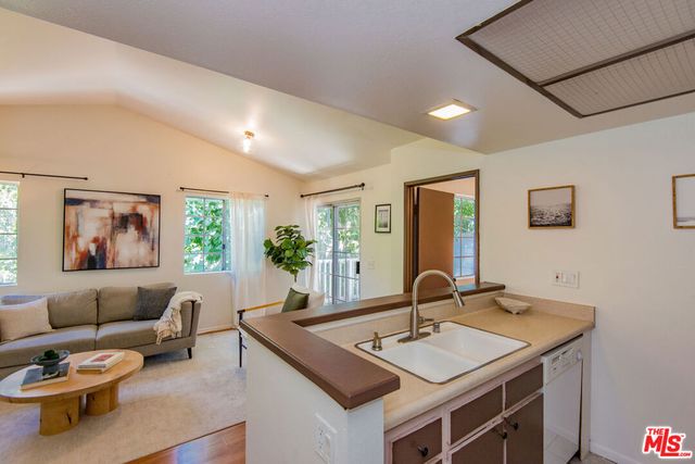 7025 Glade Avenue 24, Canoga Park, CA 91303