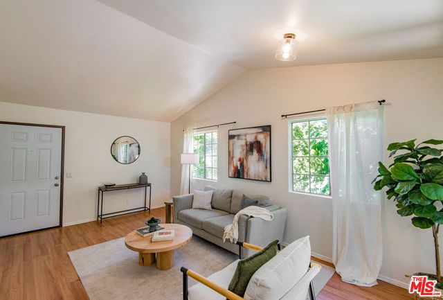 7025 Glade Avenue 24, Canoga Park, CA 91303