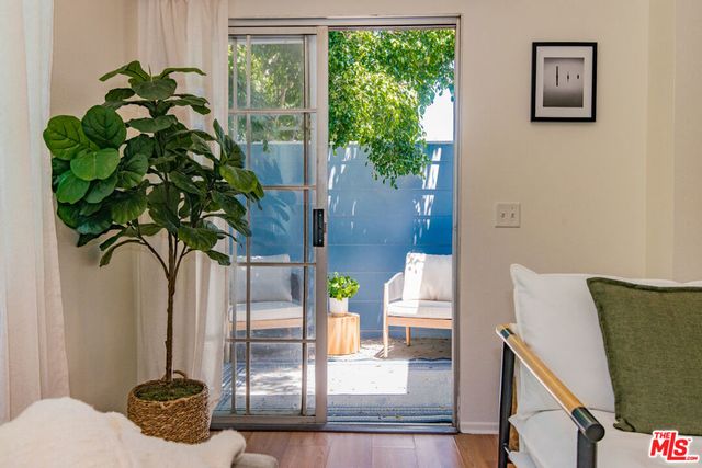 7025 Glade Avenue 24, Canoga Park, CA 91303