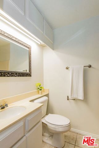 7025 Glade Avenue 24, Canoga Park, CA 91303