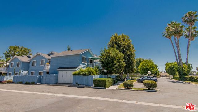 7025 Glade Avenue 24, Canoga Park, CA 91303