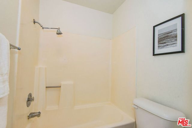 7025 Glade Avenue 24, Canoga Park, CA 91303