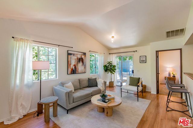 7025 Glade Avenue 24, Canoga Park, CA 91303