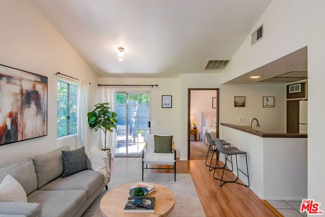 7025 Glade Avenue 24, Canoga Park, CA 91303