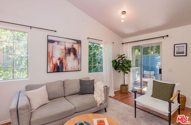 7025 Glade Avenue 24, Canoga Park, CA 91303